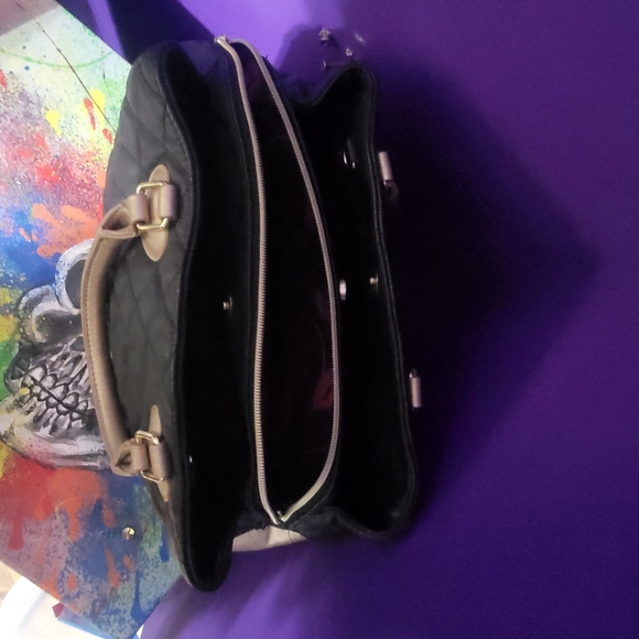 Quilted Handbag EUC - Picture 3 of 3